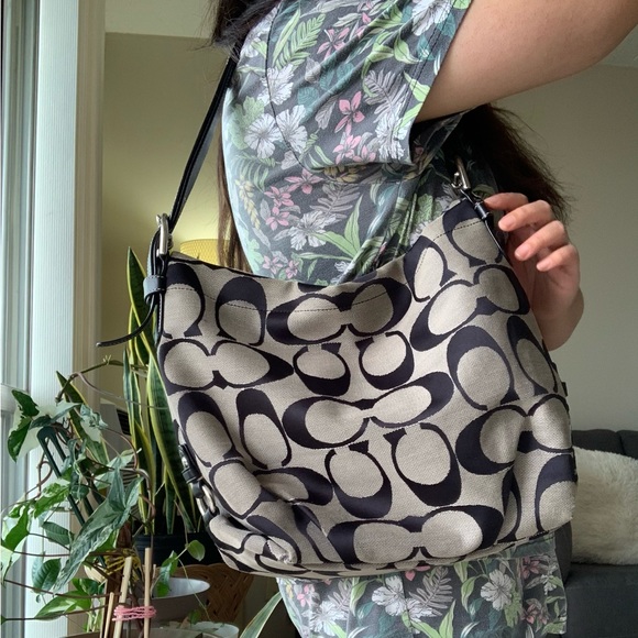 ❤️SOLD❤️Authentic Coach Shoulder Bag - Picture 2 of 10